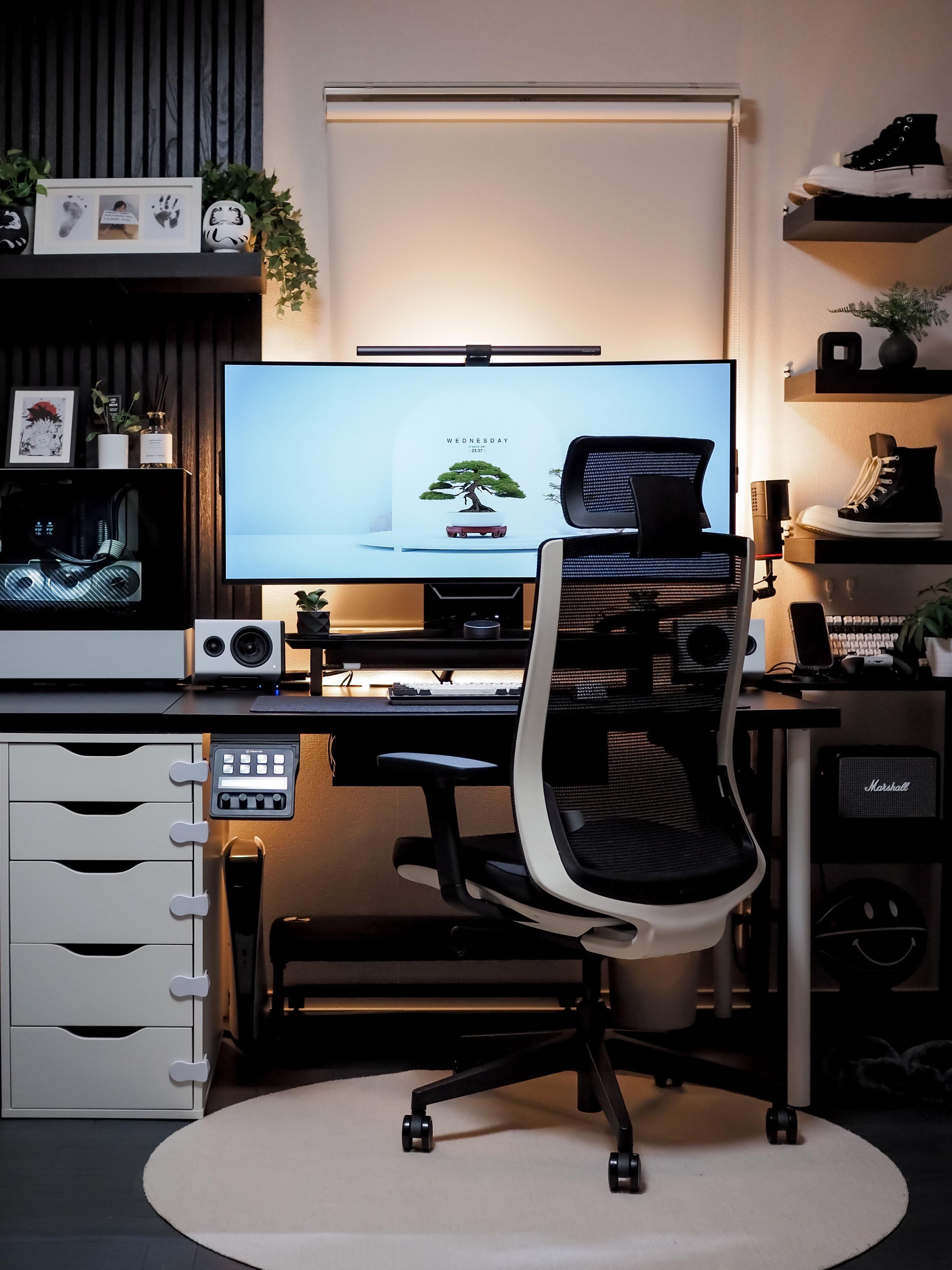 Home Office Setup Black Slat Wall Mesh Chair Gaming