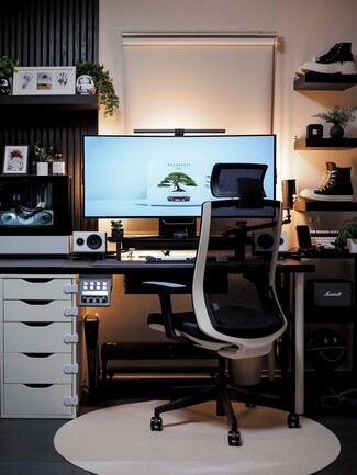 Home Office Setup Black Slat Wall Mesh Chair Gaming