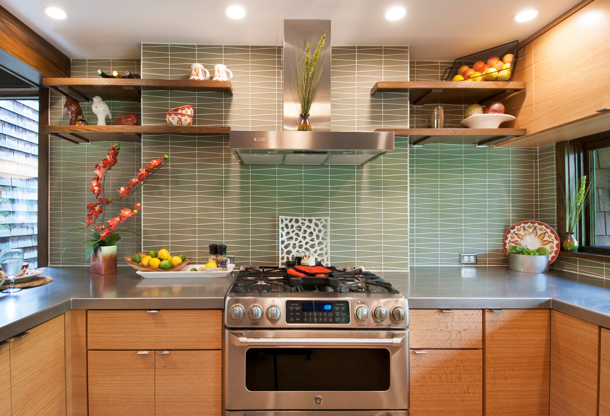 Kitchen Range Tapered Vertical Tile and Brushed Steel Countertops