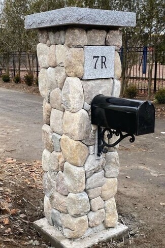 Mailbox Post Fieldstone Masonry Natural Stone Driveway Feature