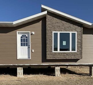 Manufactured Home with Mixed Siding and Rustic Home Facade