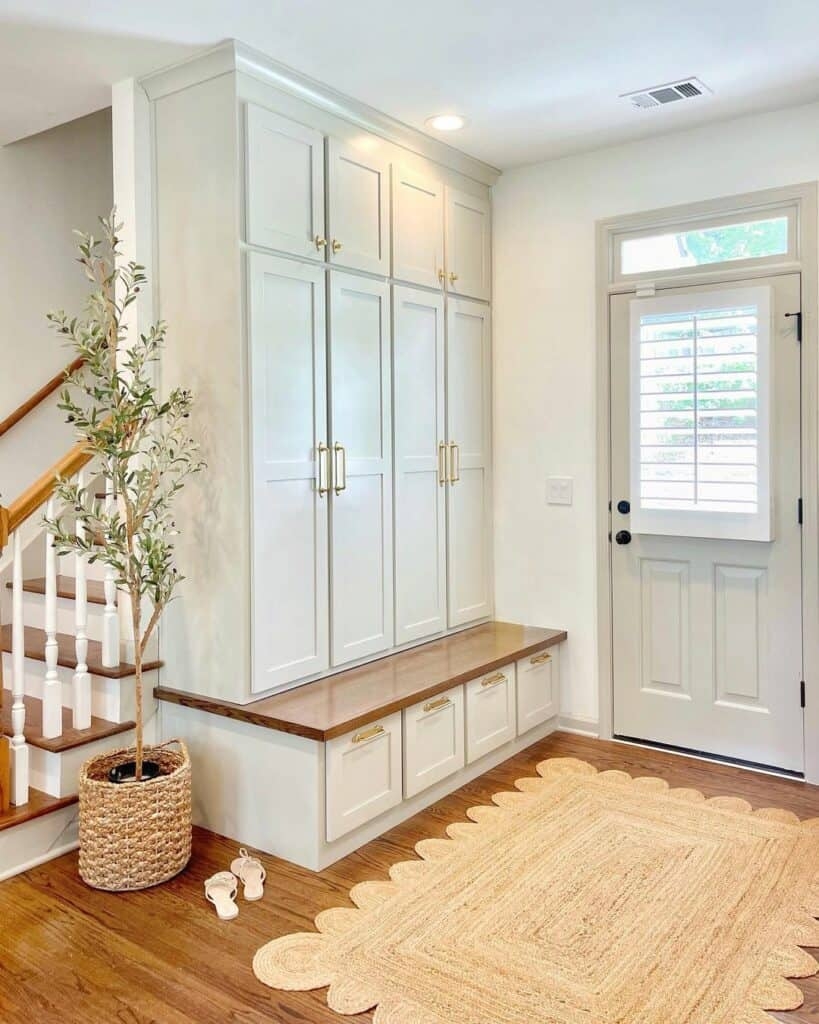 Mudroom Lockers: Light Gray Mudroom Lockers with Scallop Edge Decor