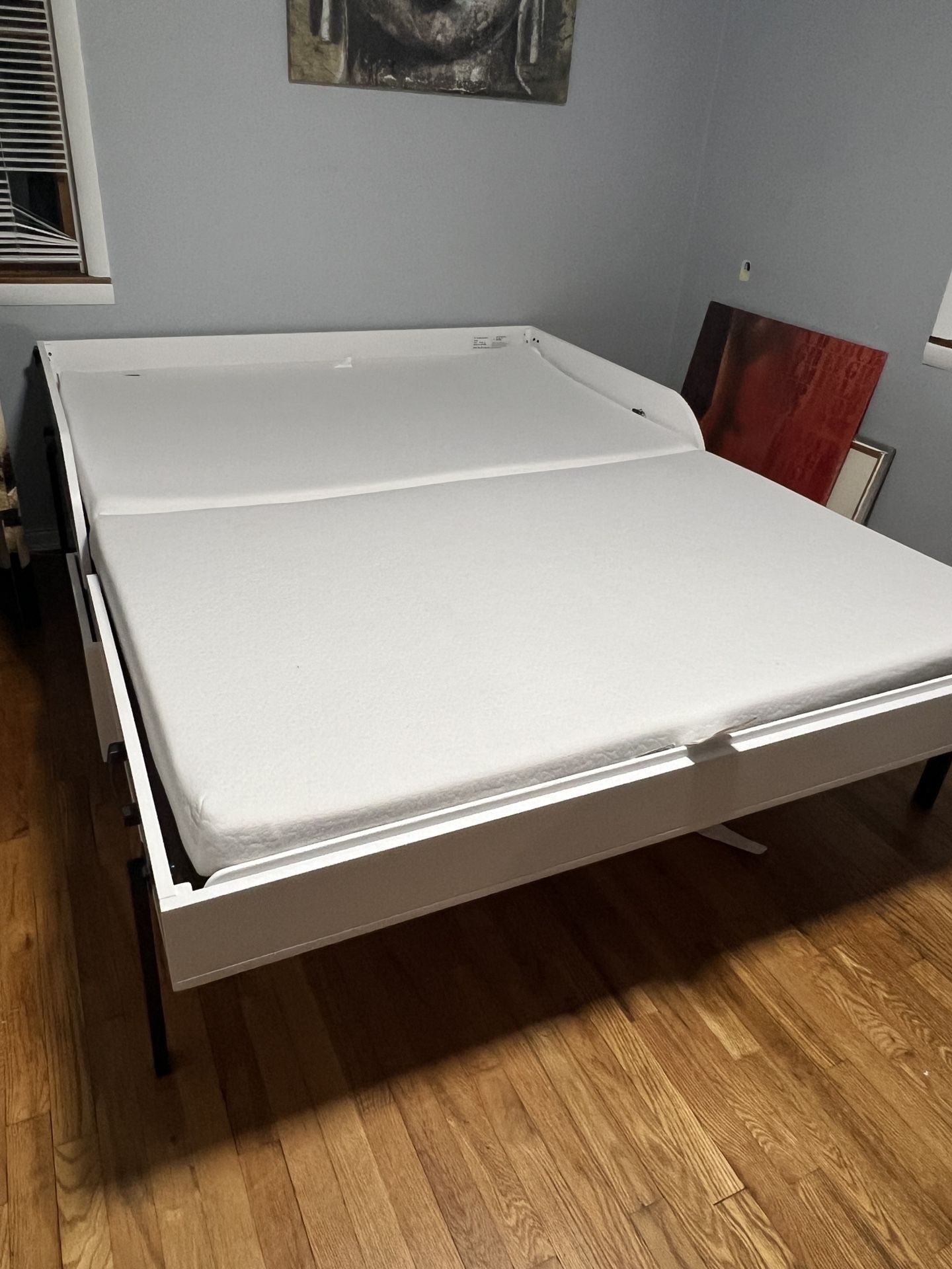 Murphy Bed: Stark White Pull Down Design with Slim Folding Legs