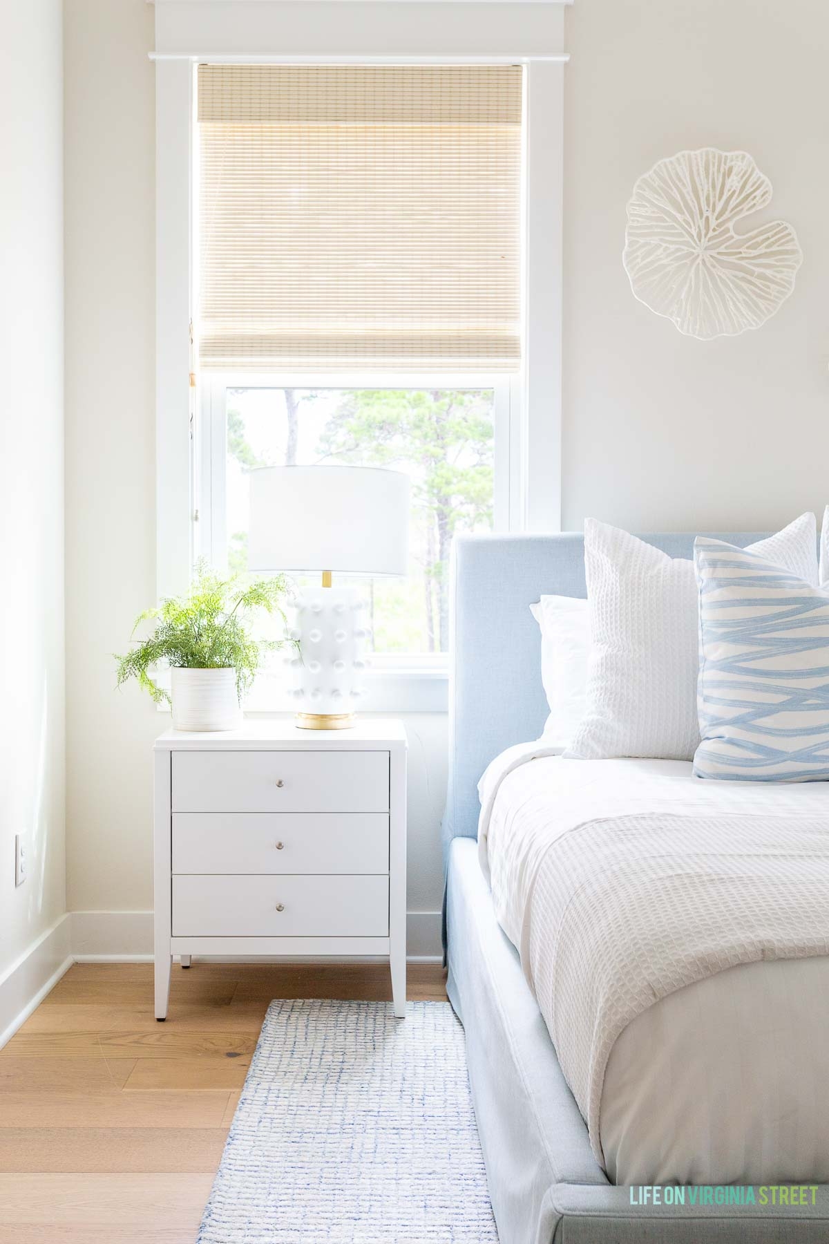 Nightstand with Textured Lamp Base and White Three Drawer