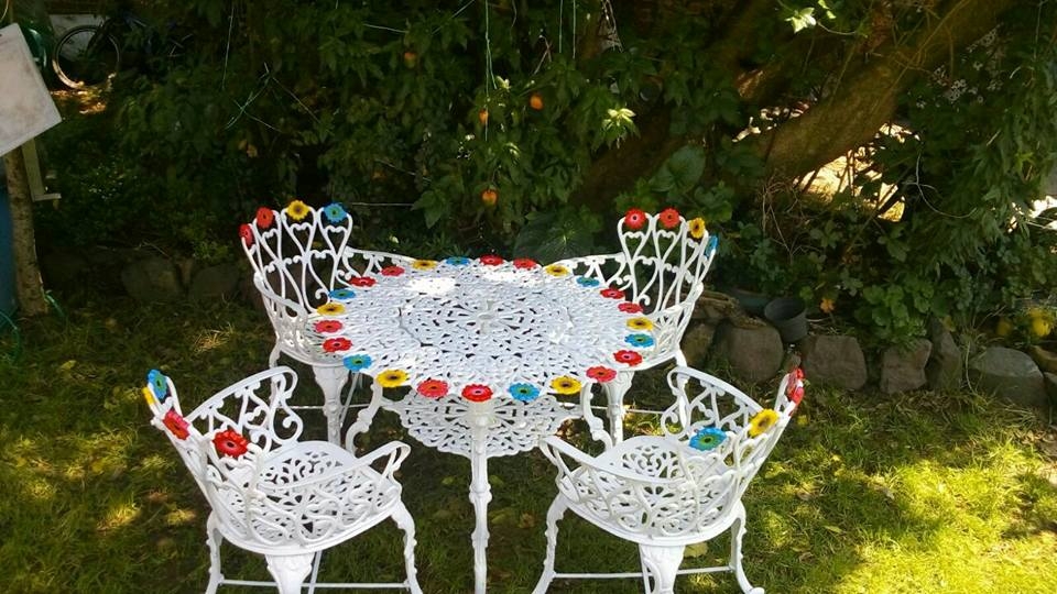 Patio Dining Set: Daisy Floral Patio Set White Filigree