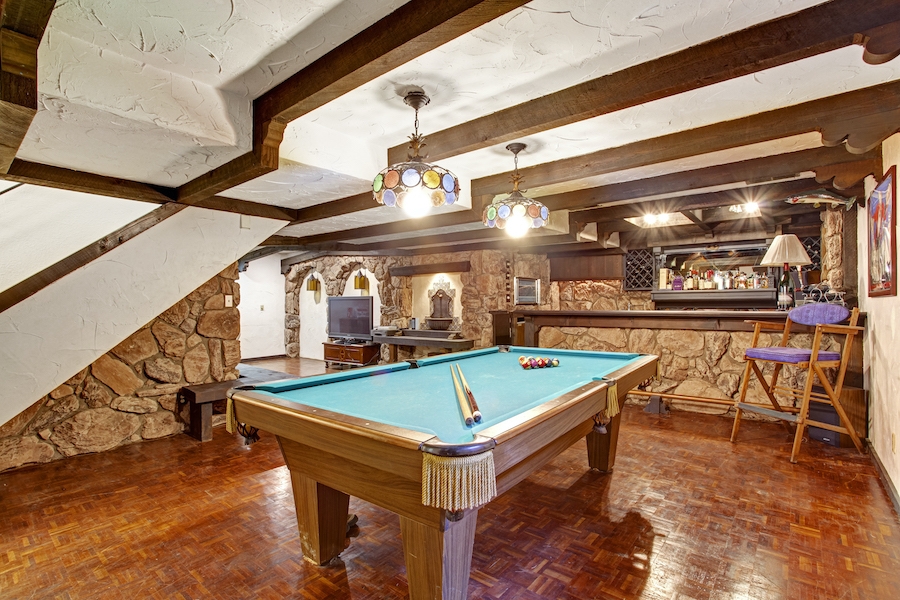 Pendant Light: Rustic Billiard Room Lighting and Tiffany Style
