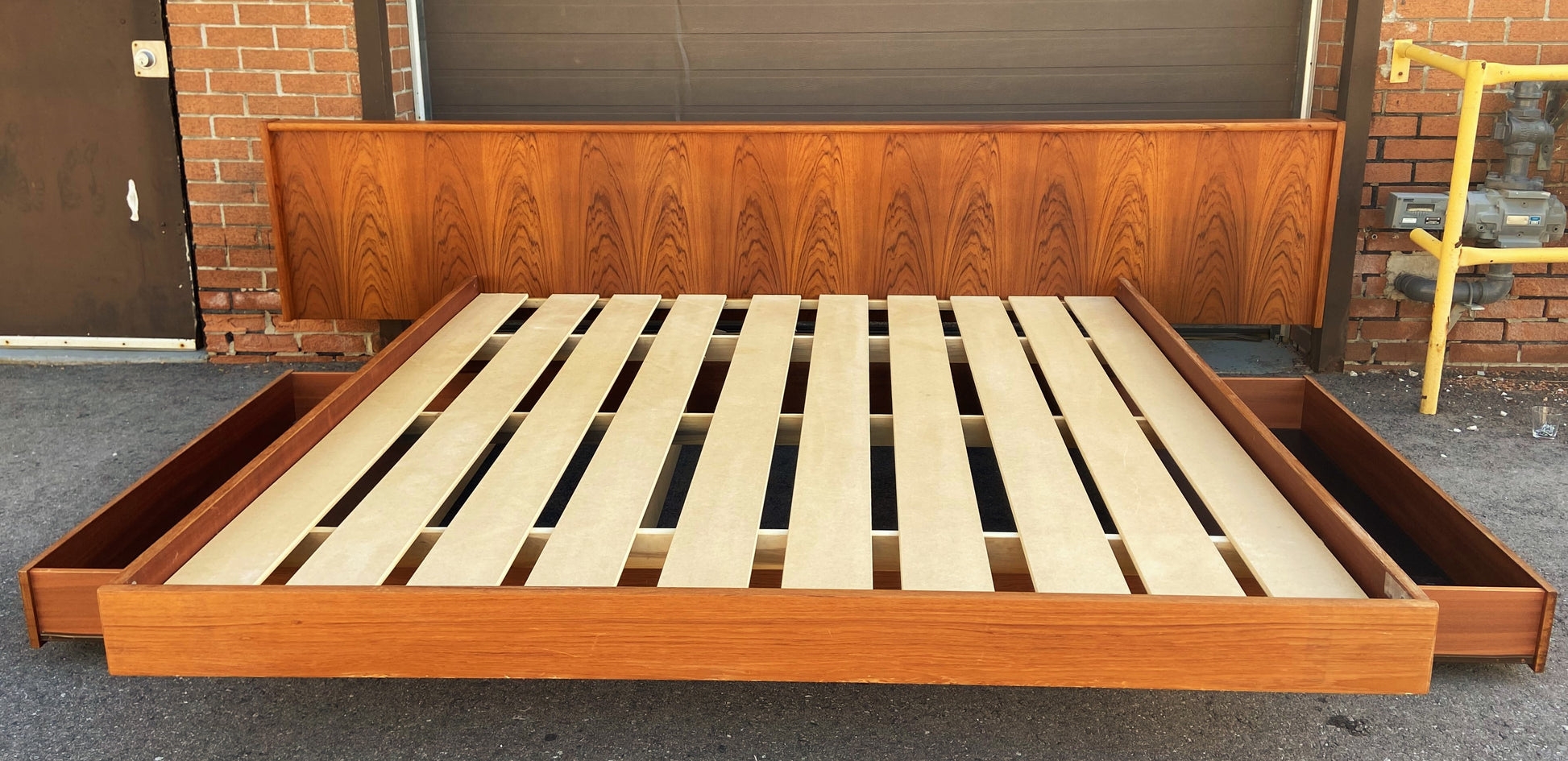Platform Bed Honey Brown With Cathedral Grain | Teak King Bed