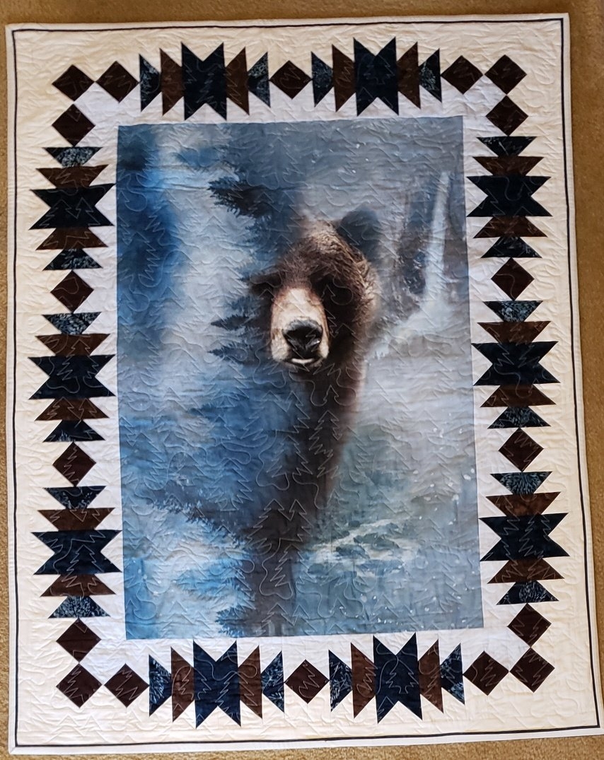 Quilt Bear Portrait Geometric Border Woodland Wildlife Quilt