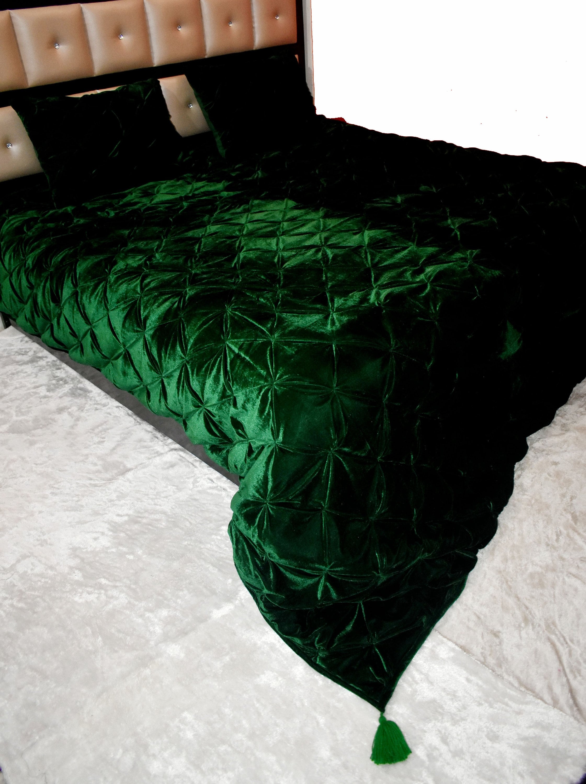 Quilt Pinched Velvet Tassels Emerald Green Velvet Quilt