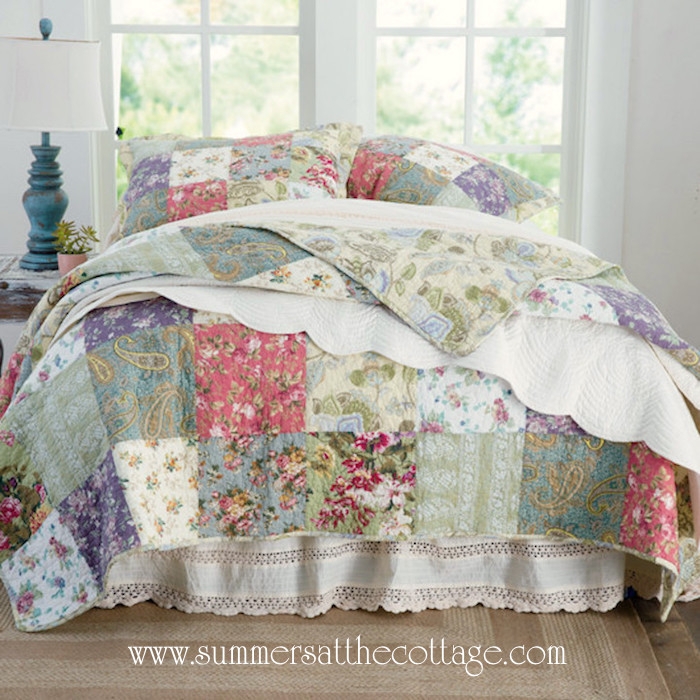 Quilt Set Floral Patchwork Pattern Scalloped Edges