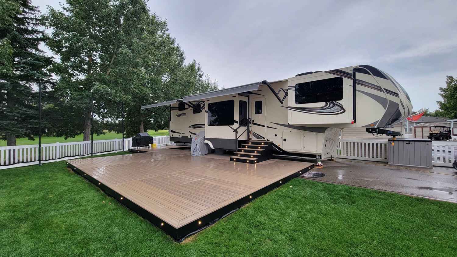 RV Deck - Low Profile Modular Design with Lights