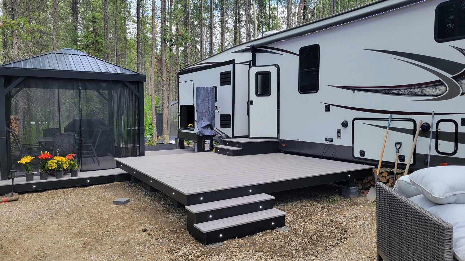 RV Deck - Modular Grey Slate Platform and Black Trim