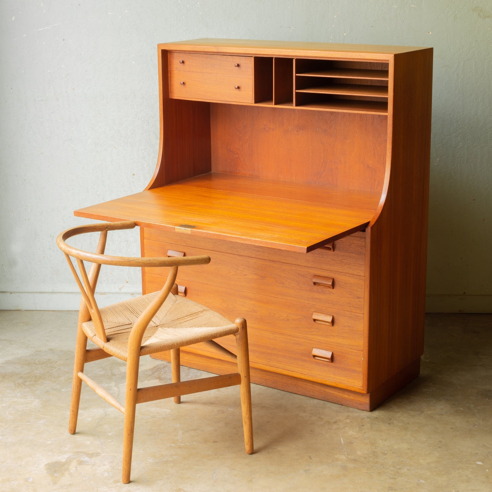 Secretary Desk: Cubby Organizer Scandinavian Office Unit
