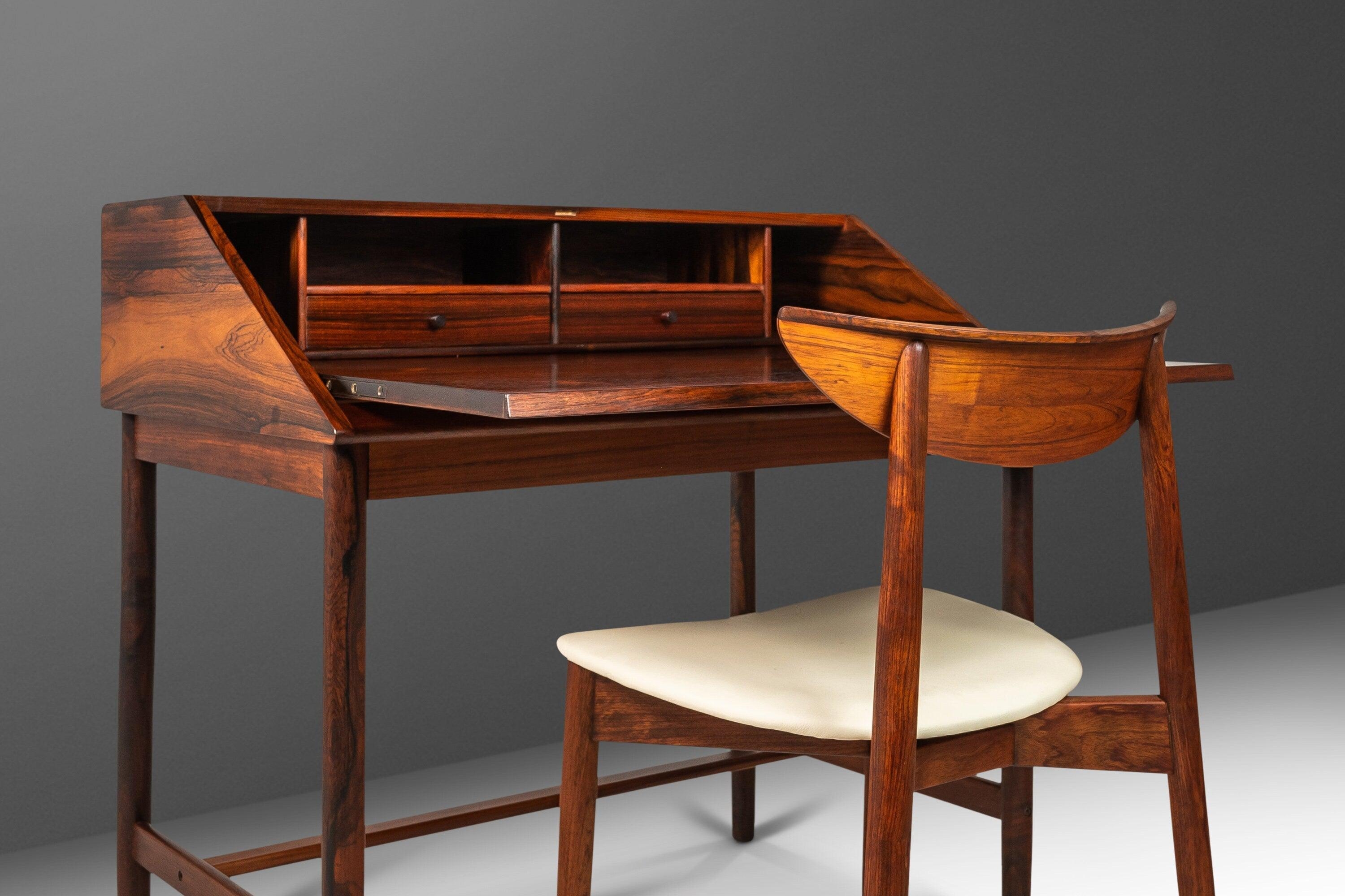 Secretary Desk: Pull Out Surface and Curved Backrest Set