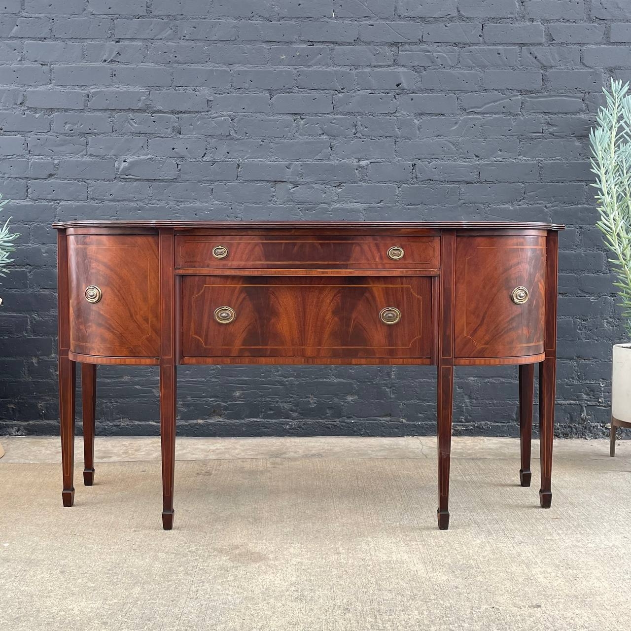 Sideboard With Curved Sides And American Federal Style