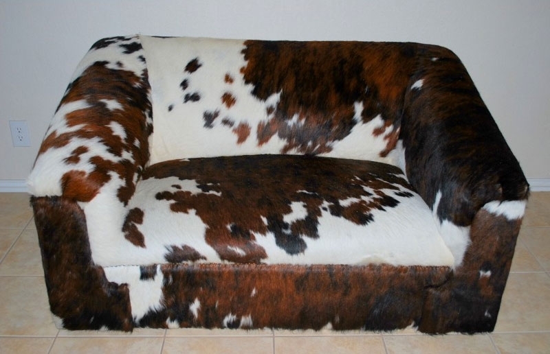 Sofa Loveseat with Block Arms and Tri-Color Pattern