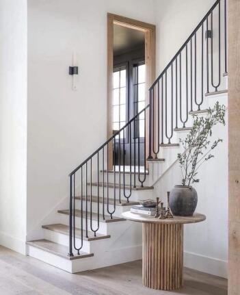 Staircase Loop Spindles with Fluted Pedestal Entry Table Decor Ideas