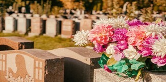 6 Ideas for Decorating a Loved One's Grave & Gravesite