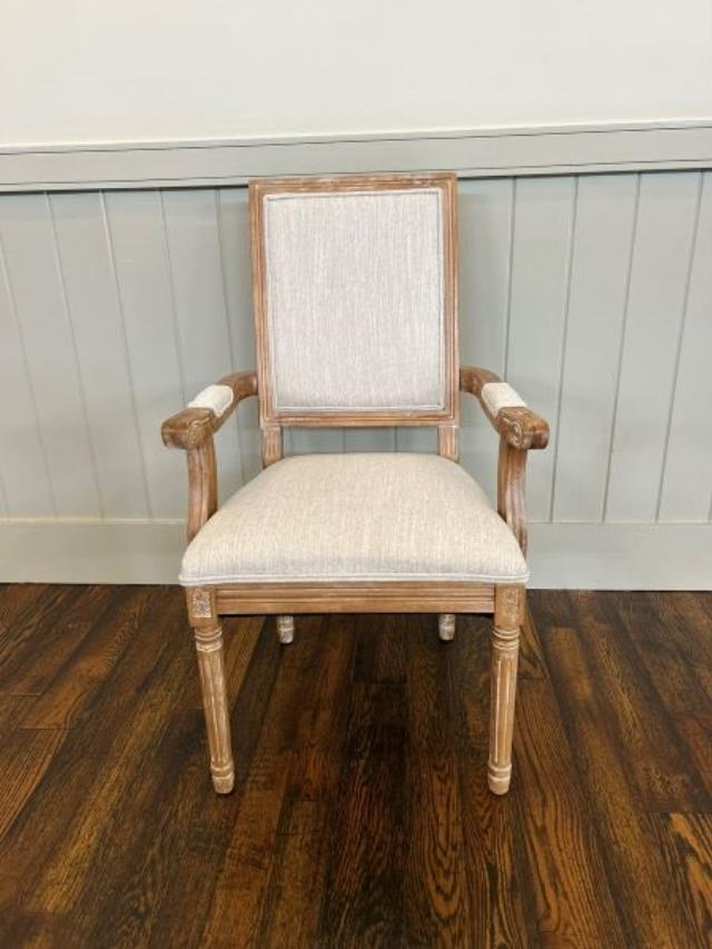 Accent Chair with Fluted Tapered Legs and Padded Arms