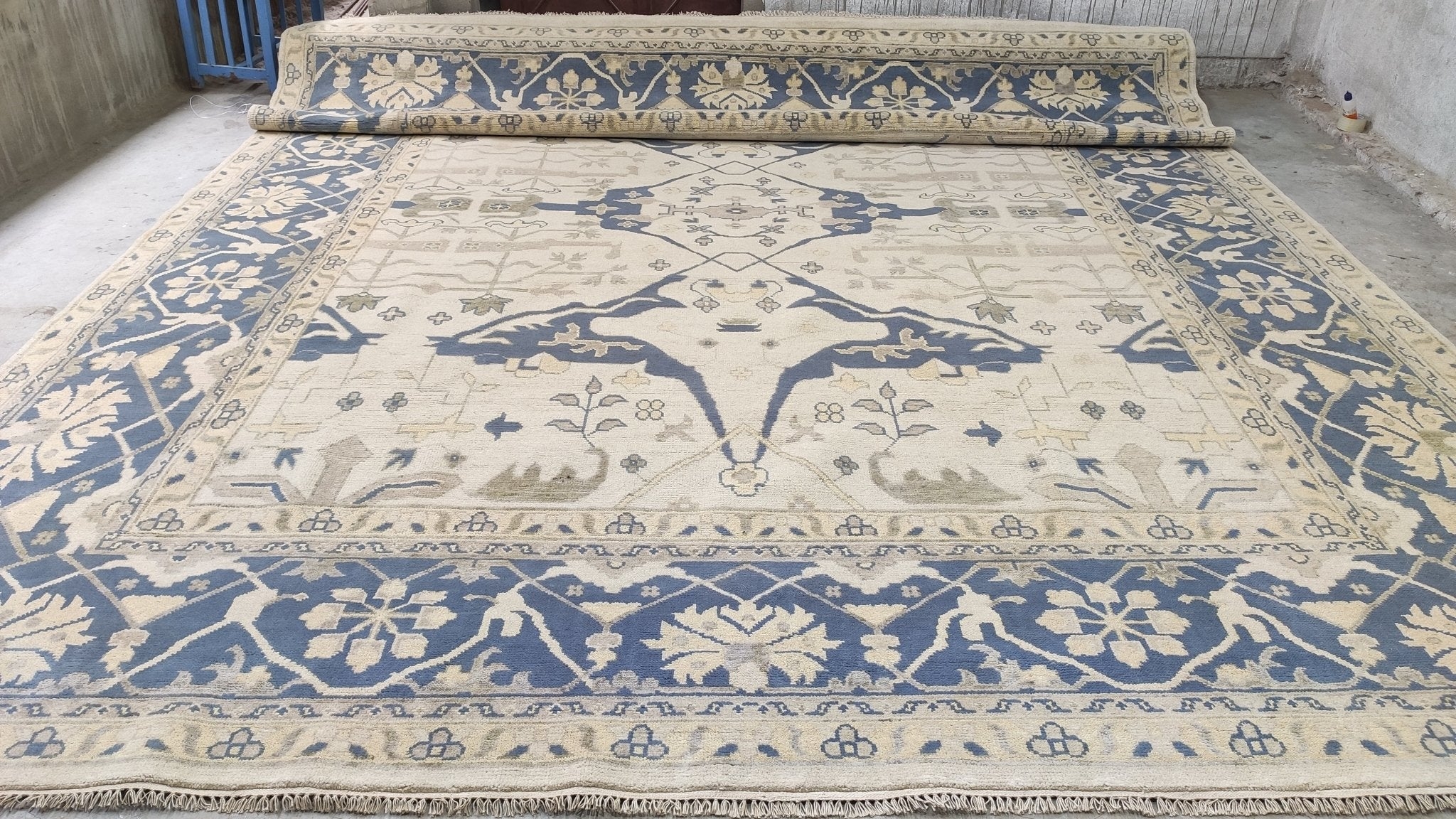 Area Rug Oversized Scale Light Blue Oushak Rug Pattern