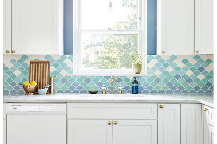 Backsplash Tile Scalloped Pattern with Multi Tonal Blue Decor