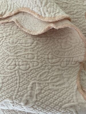 Bed Spread Scalloped Edge Floral Embossed Pale Pink Matelasse