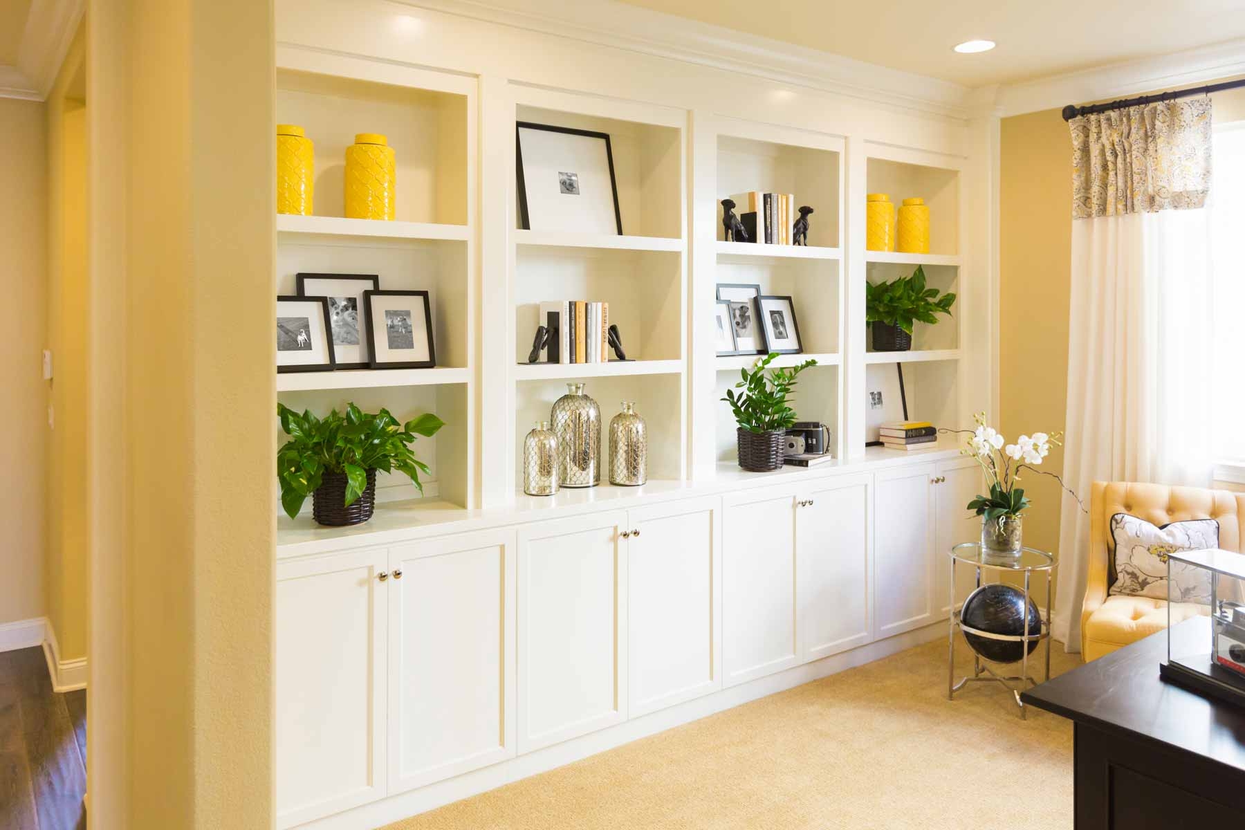 Built-In Shelving: Creamy White Shaker Panel Doors Design