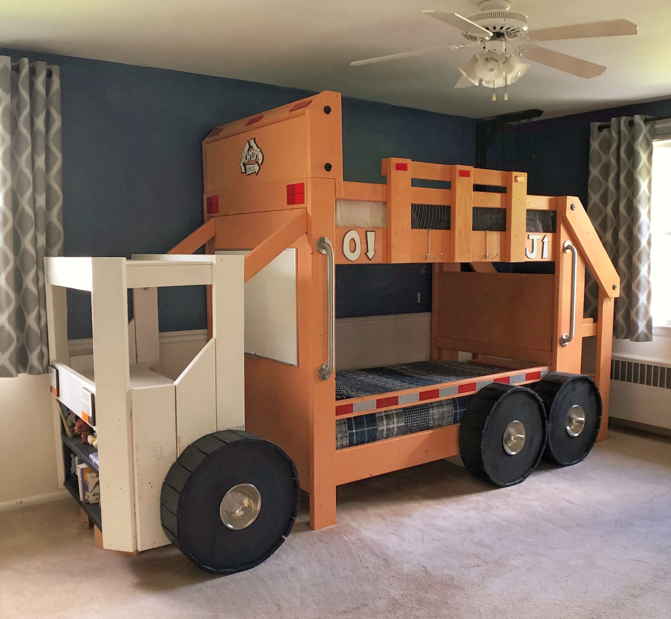 Bunk Bed Garbage Truck Theme with White Cab Bookshelf
