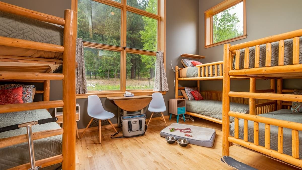 Bunk Bed with Slatted Railings and Log Cabin Bunk Room
