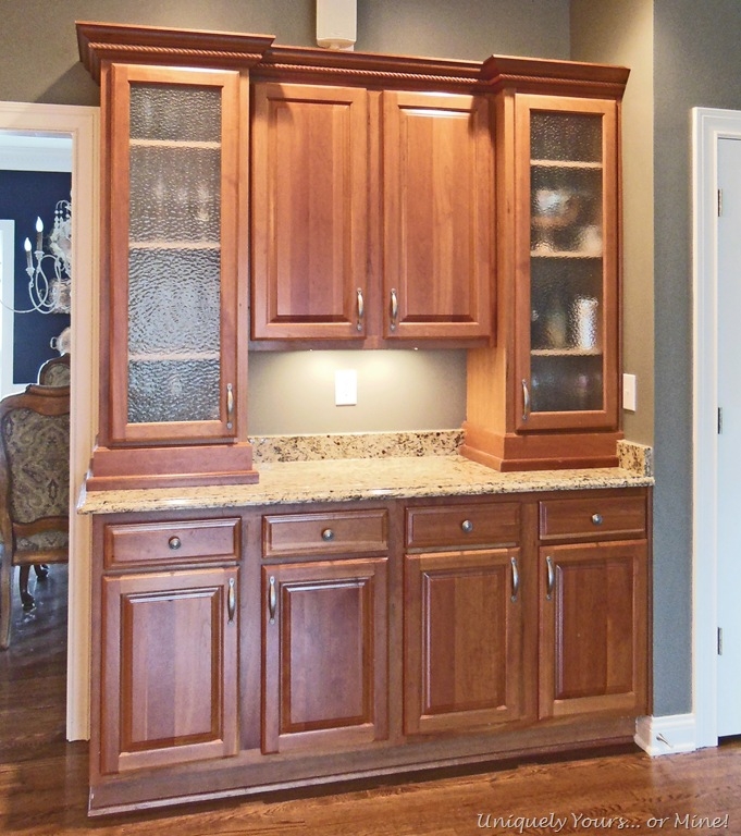 Butler Pantry Hammered Glass Inserts and Rope Crown Molding Detail