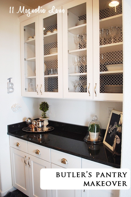 Butler's Pantry Lattice Pattern Backing and Polished Black Stone