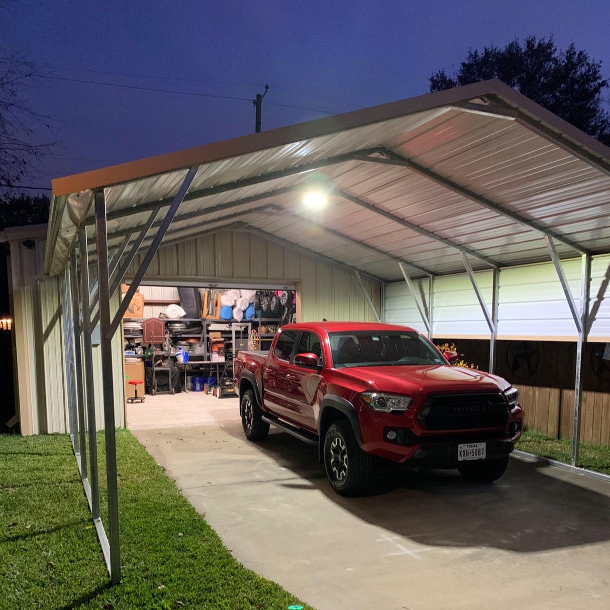 Canopy Light with 5000K Daylight and Slim Industrial Design