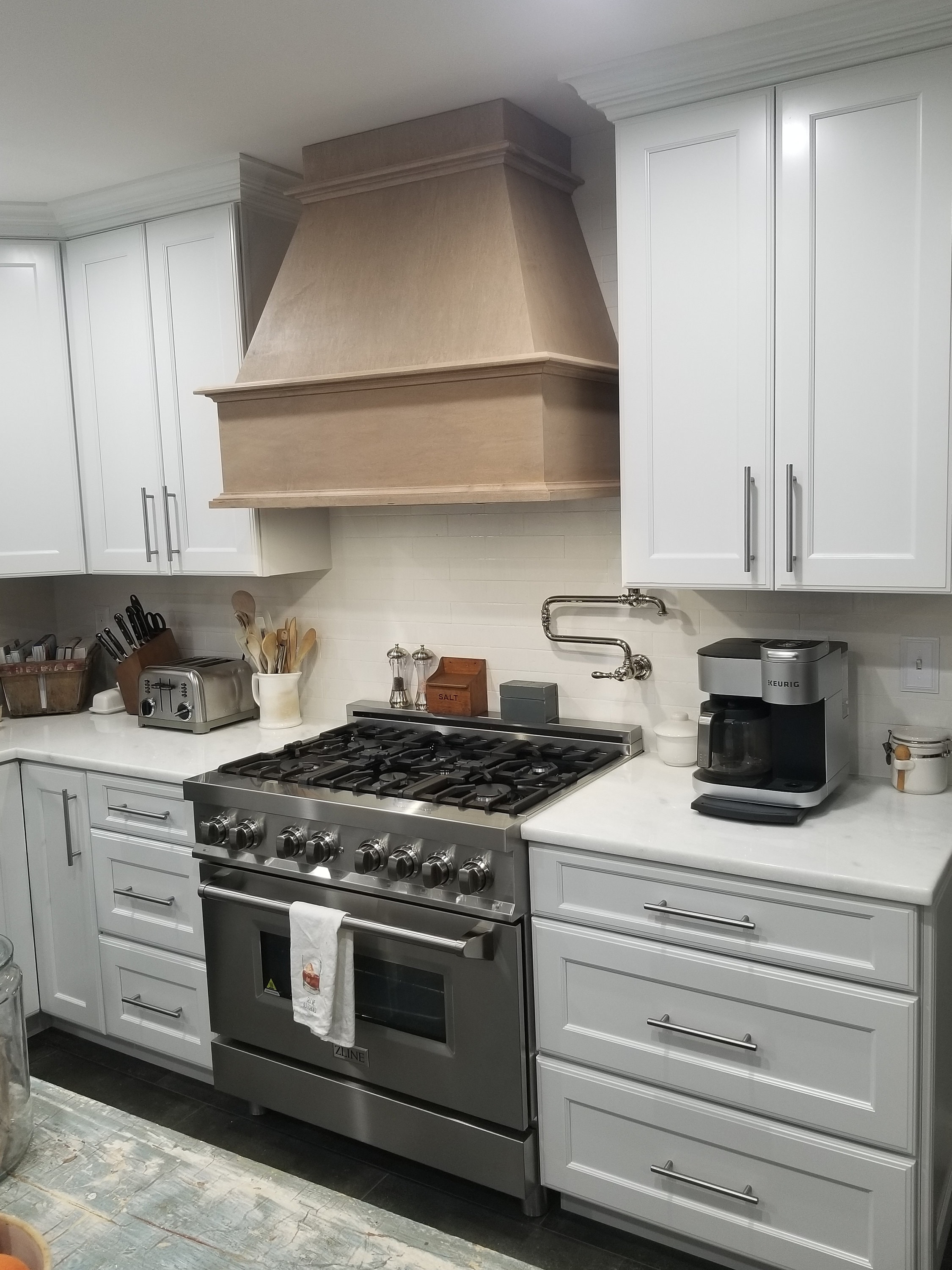 Chimney Range Hood Sloped: Oak Wood Range Hood
