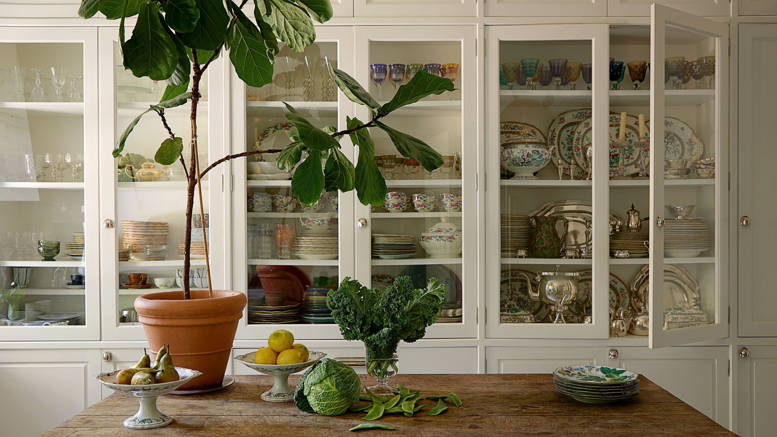 China Cabinet Built In Design for Off-white Kitchen Cabinetry