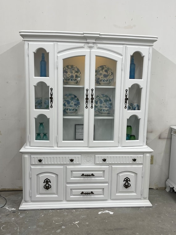 China Cabinet Featuring Fluted Drawers and Solid White