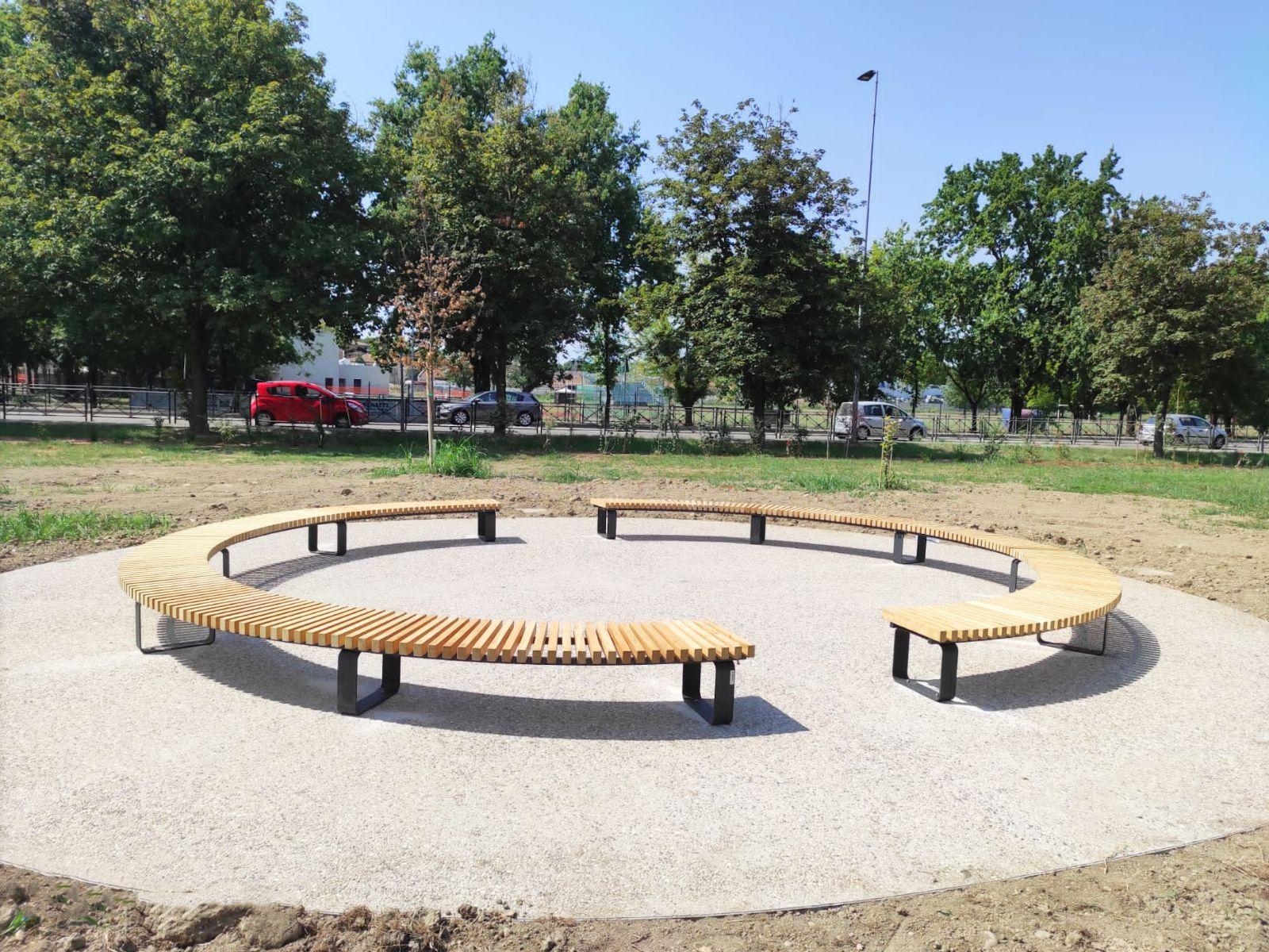 Circular Bench Modular Segments in Hardwood Slats for Urban Seating