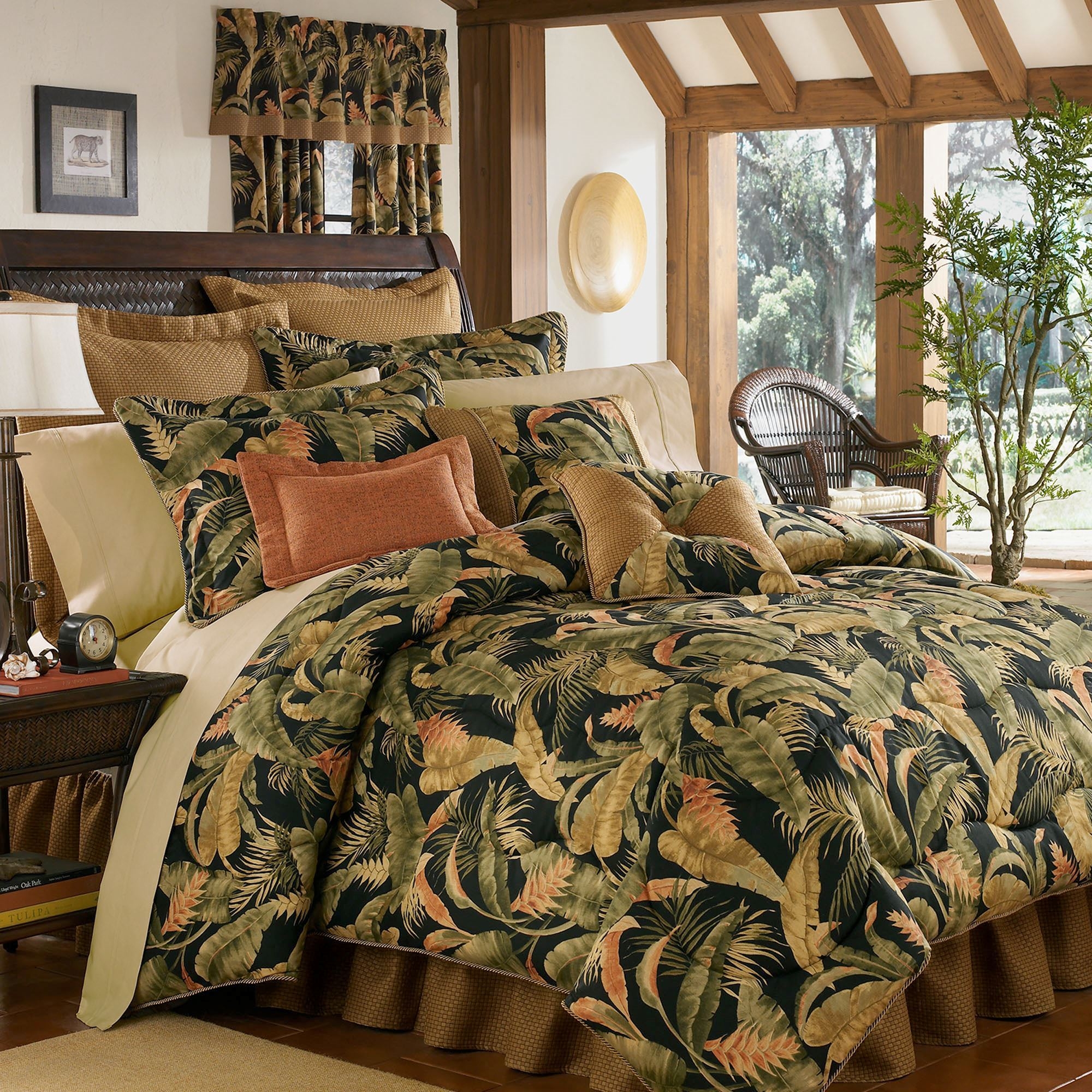Comforter Set in Midnight Black with Botanical Leaf Pattern