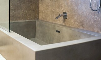 Concrete Bathtub using Linear Overflow, Seamless Design