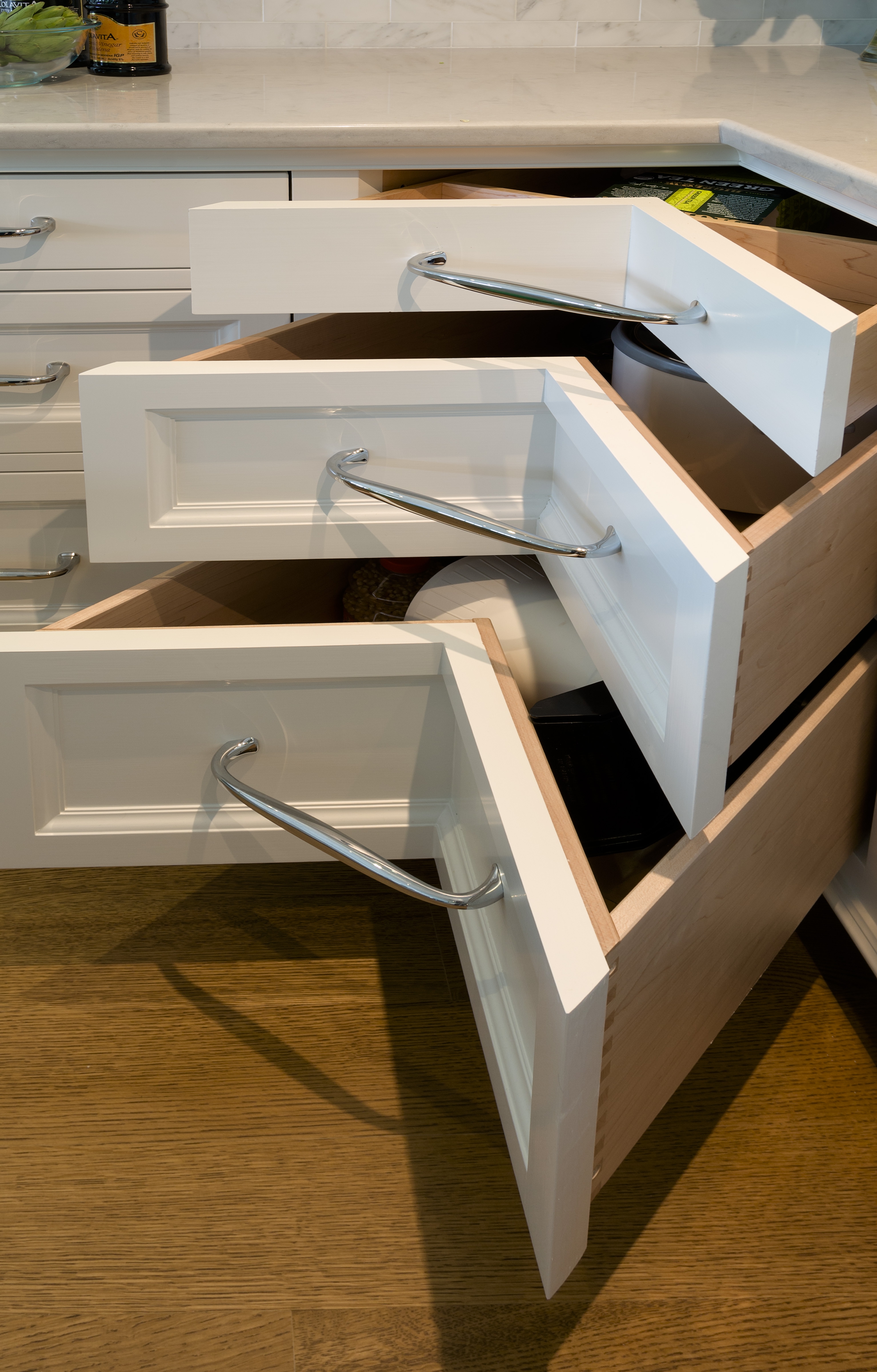 Corner Drawers | Dovetail Joinery | L-shaped White Cabinetry