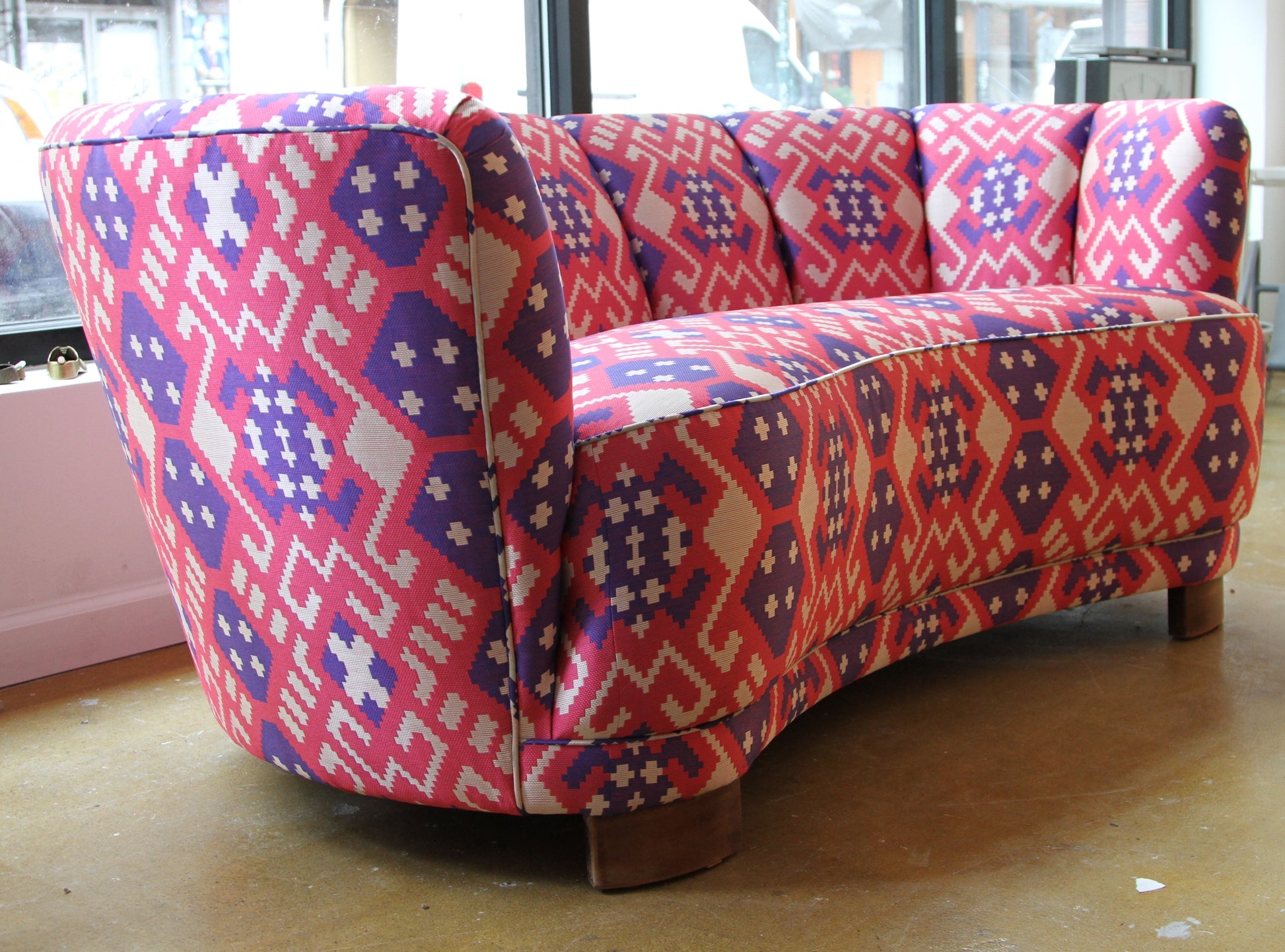 Curved Loveseat with Couture Fabric Pattern in Pink