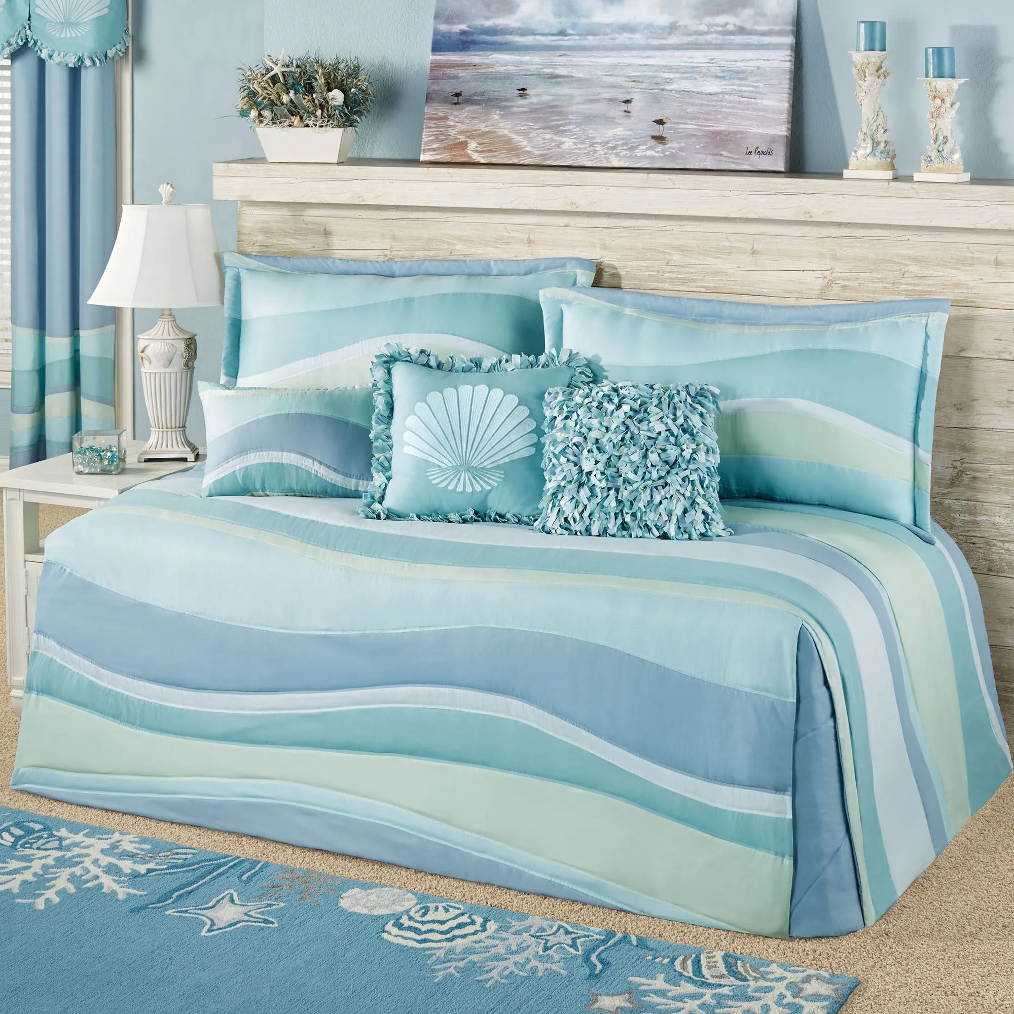 Daybed Set with Wavy Stripe Pattern: Cerulean Blue Bedding
