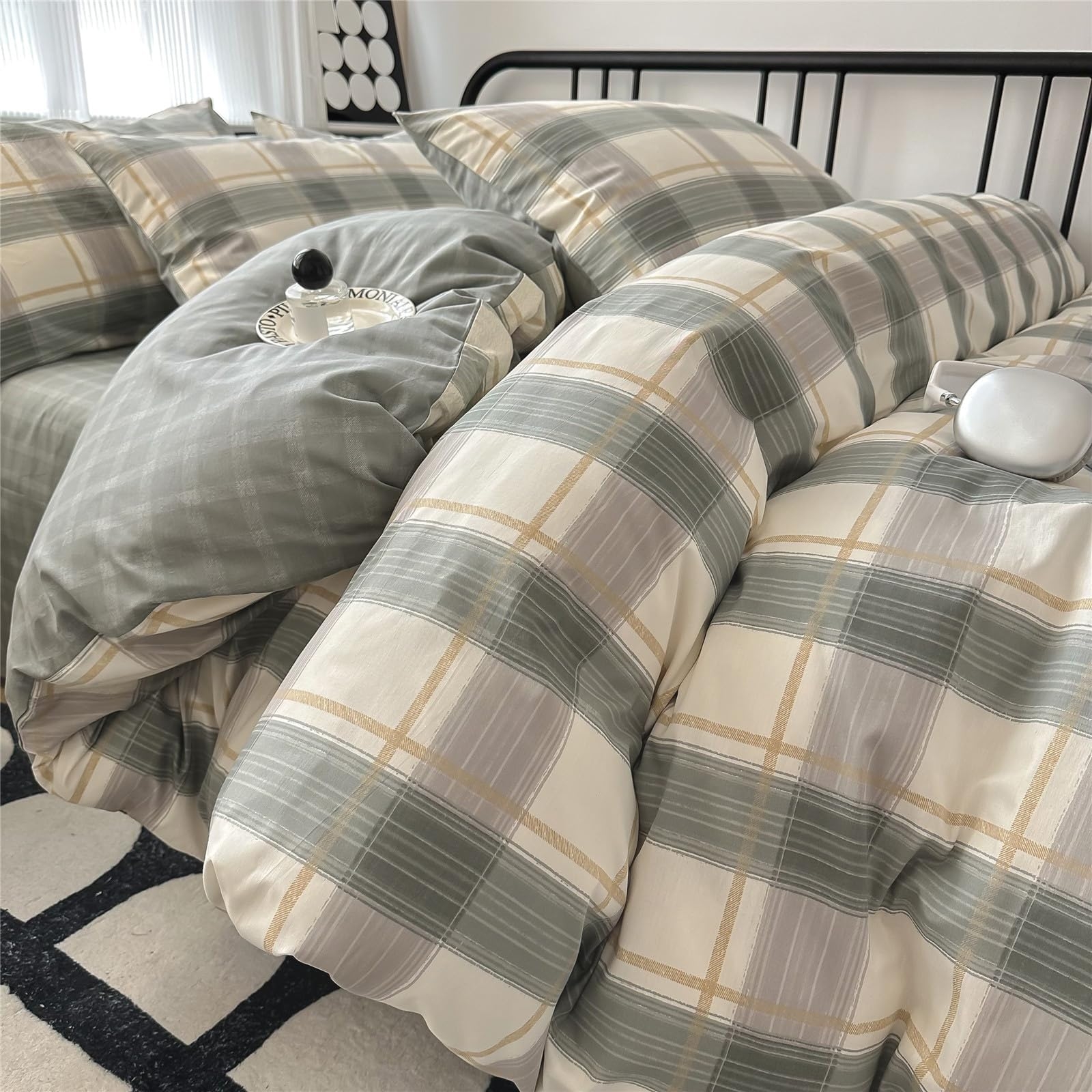 Duvet Cover Set: Matte Modern Grid Duvet Cover with Gold
