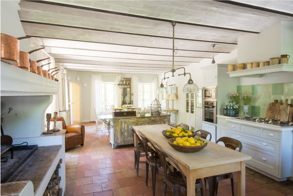 Farmhouse Dining Table Decor: Light Wood French Style