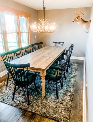 Farmhouse Dining Table Design: Antler Chandelier