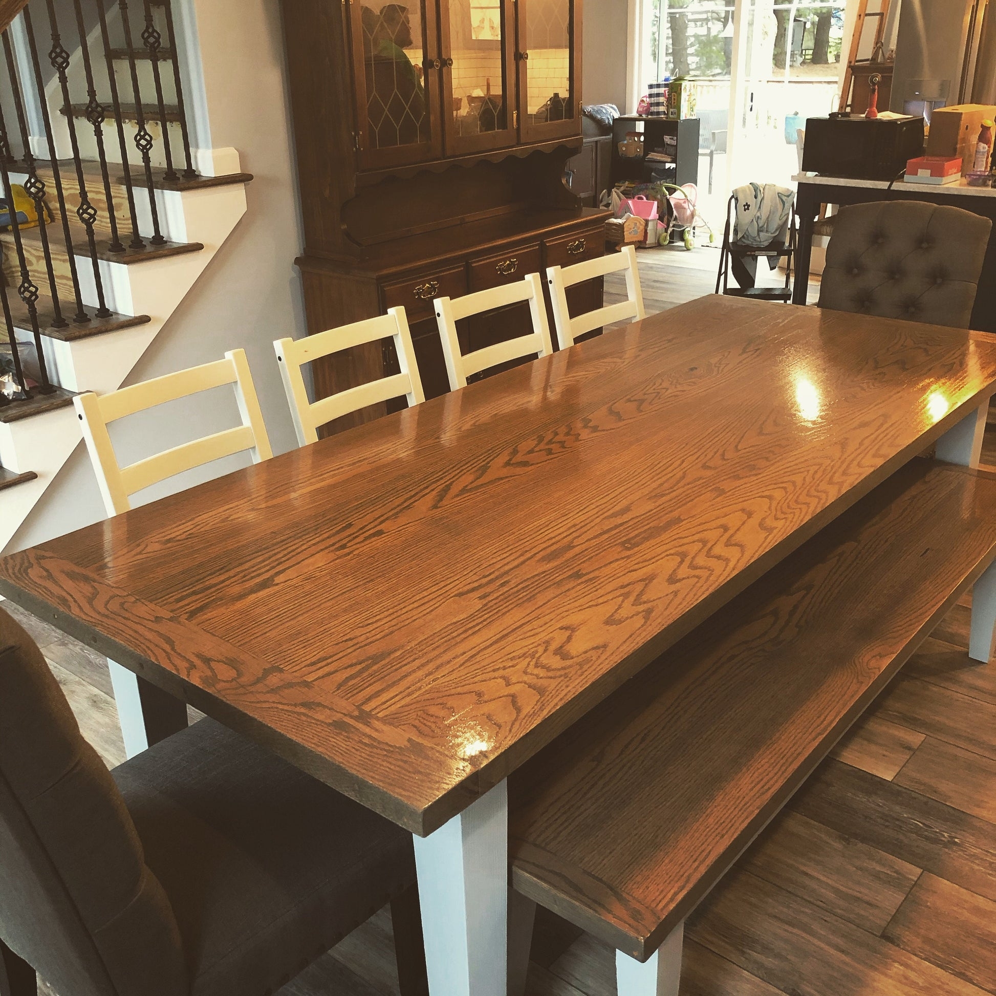 Farmhouse Dining Table Surface: Glossy Tapered Legs