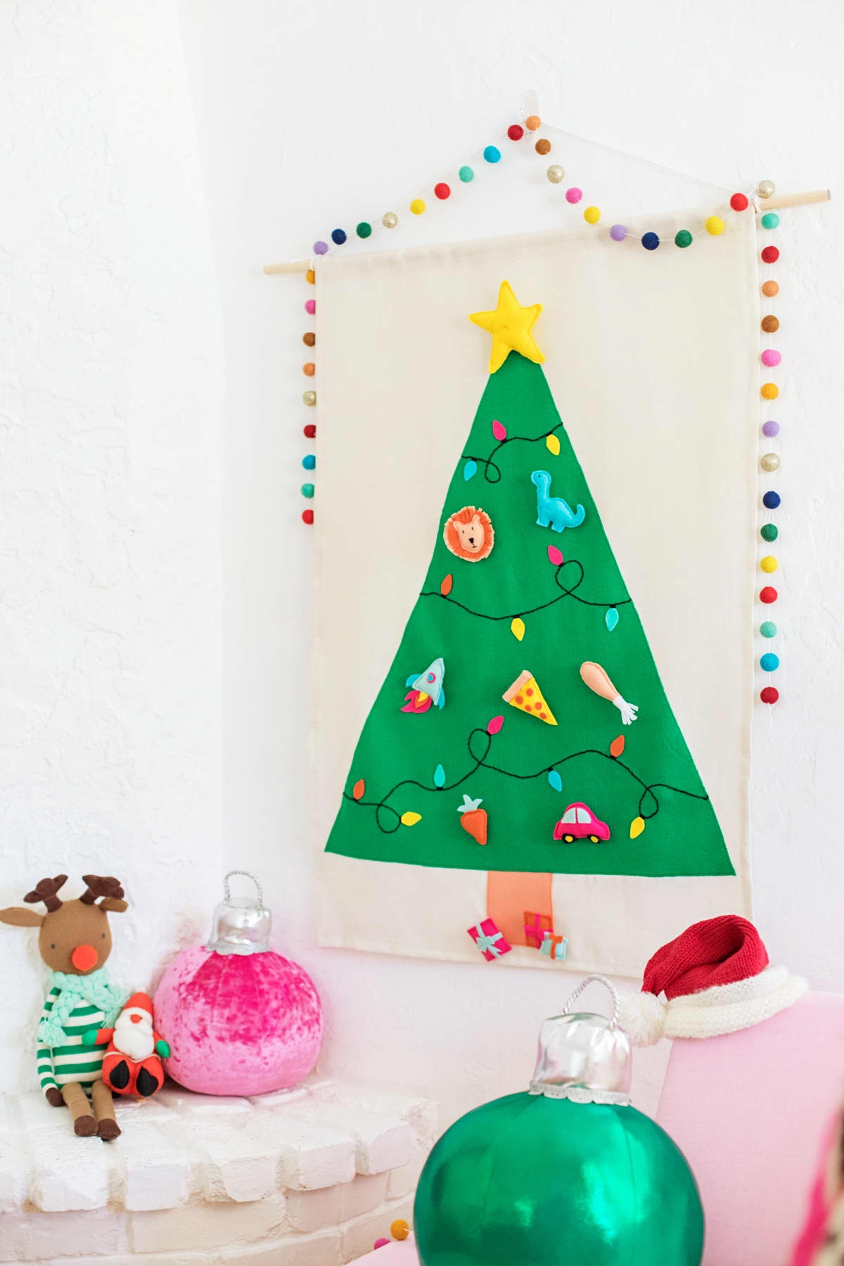 Felt Wall Tree: Pom Pom Border DIY Felt Wall Tree Banner