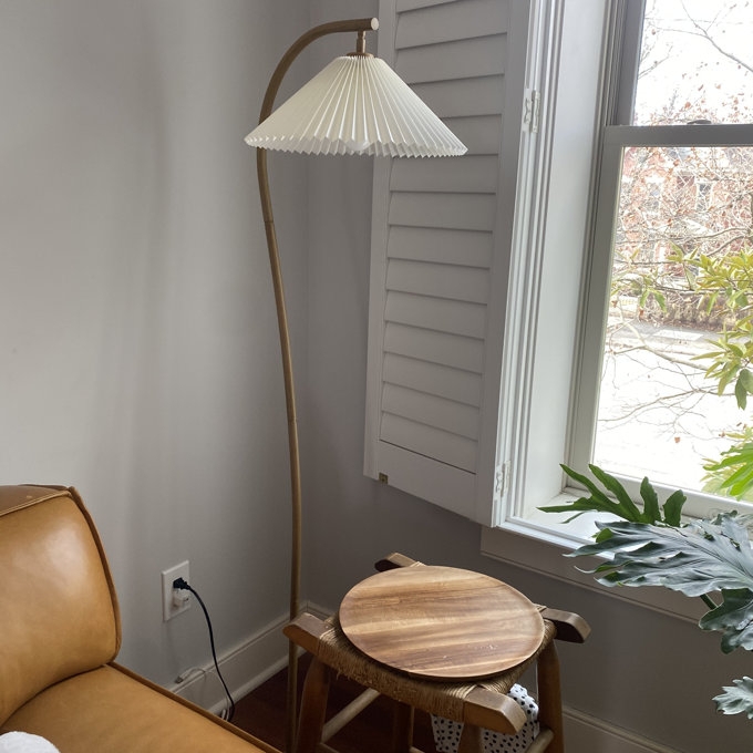 Floor Lamp Wood Toned Frame with Arched Neck Design