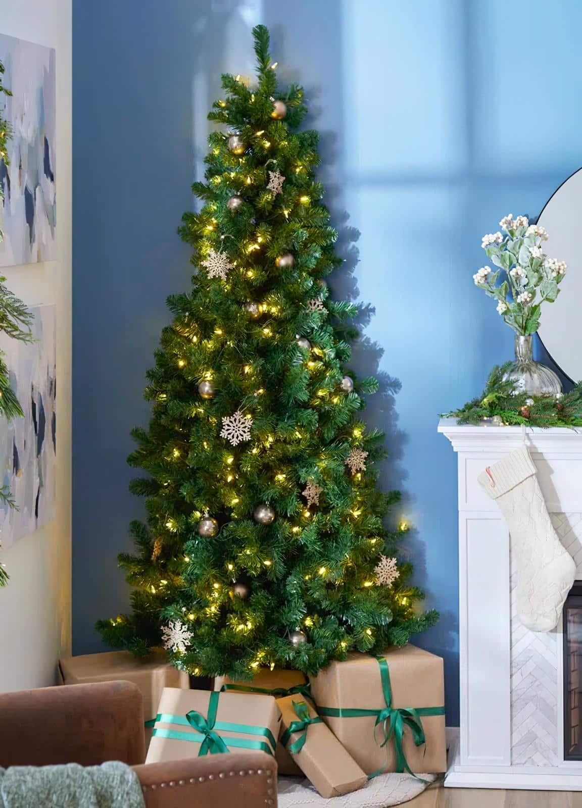 Half Christmas Tree: Small Space Blue Wall Palette