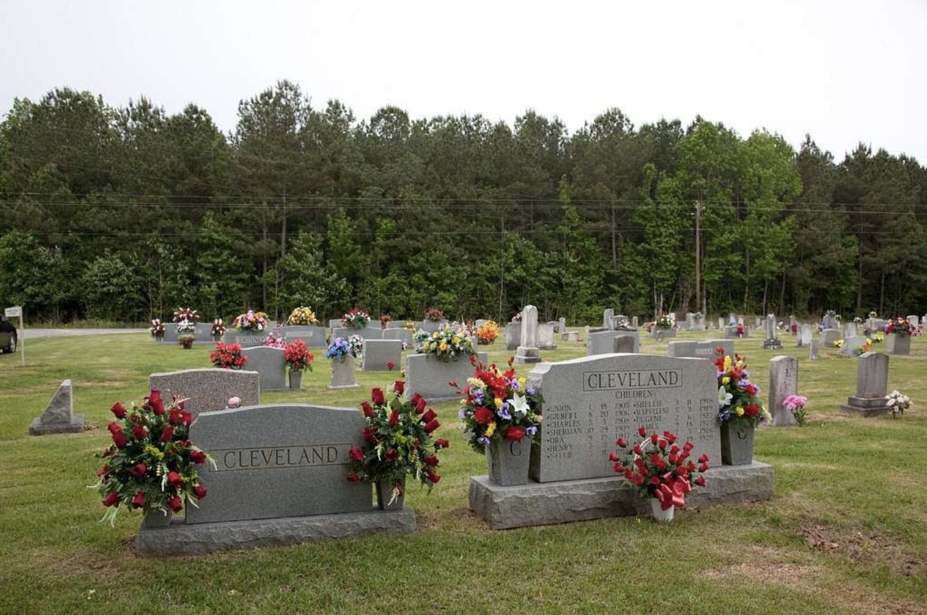 Headstone Granite Monument Styling with Engraved Text and Flower Vases