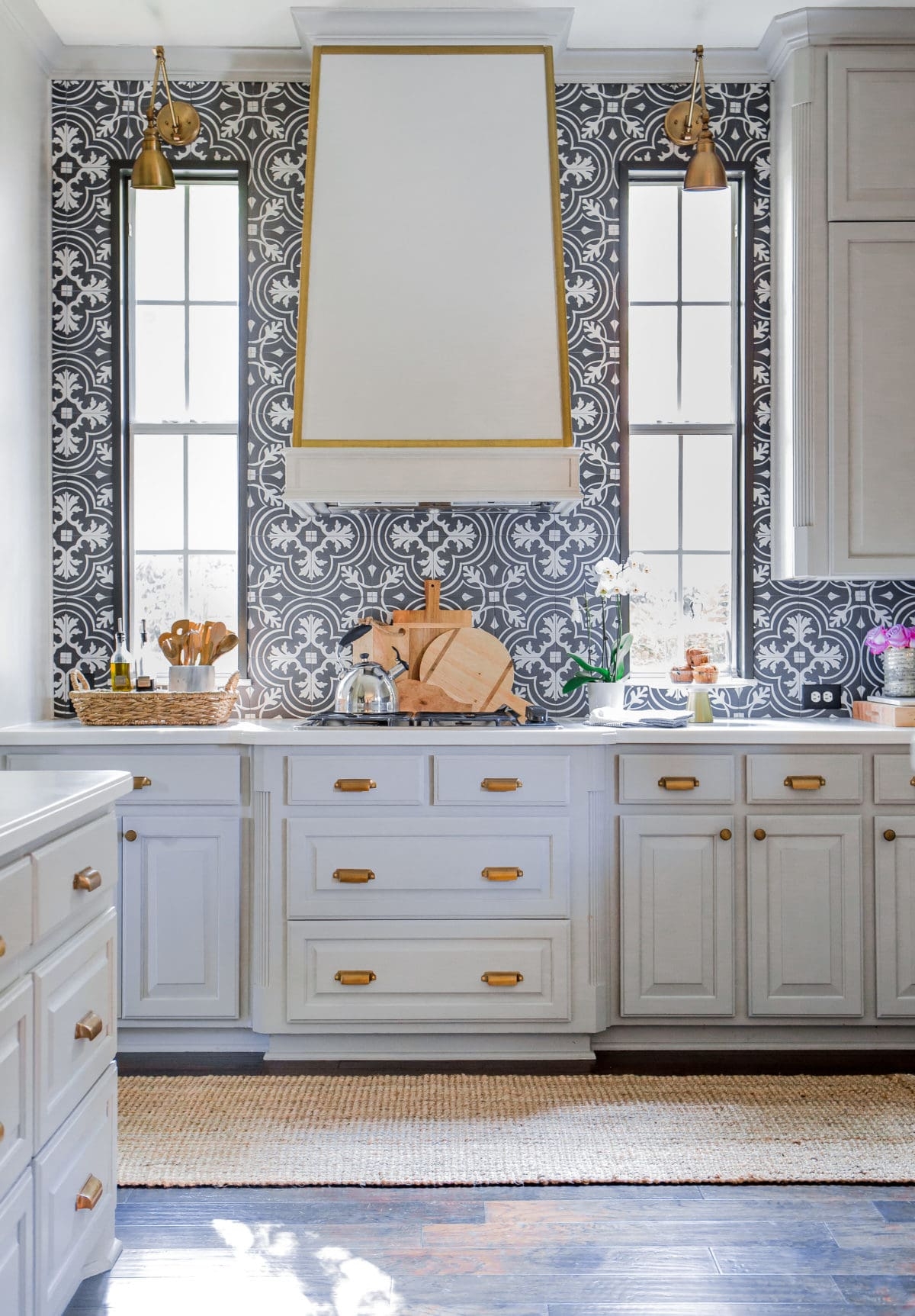 Kitchen Backsplash Damask Tile with Gold Trimmed Vent Hood